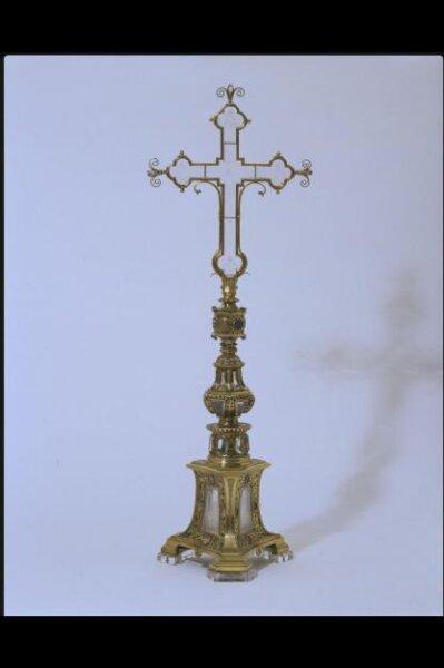 Altar cross
