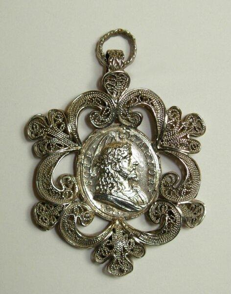 Religious pendant