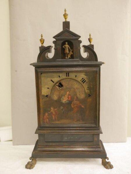 Bracket clock